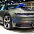 Legado intacto: Porsche confirma que el icónico 911 mantendrá motores de combustión e híbridos permanentemente