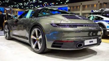Legado intacto: Porsche confirma que el icónico 911 mantendrá motores de combustión e híbridos permanentemente