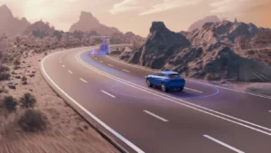 Cuadro de mando de un vehículo Stellantis con los sistemas de asistencia a la conducción activados en carretera.