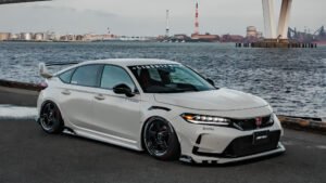 Liberty Walk Honda Civic Type R recibe una preparación más discreta con suspensión rebajada, nuevas llantas y detalles aerodinámicos de inspiración JDM.