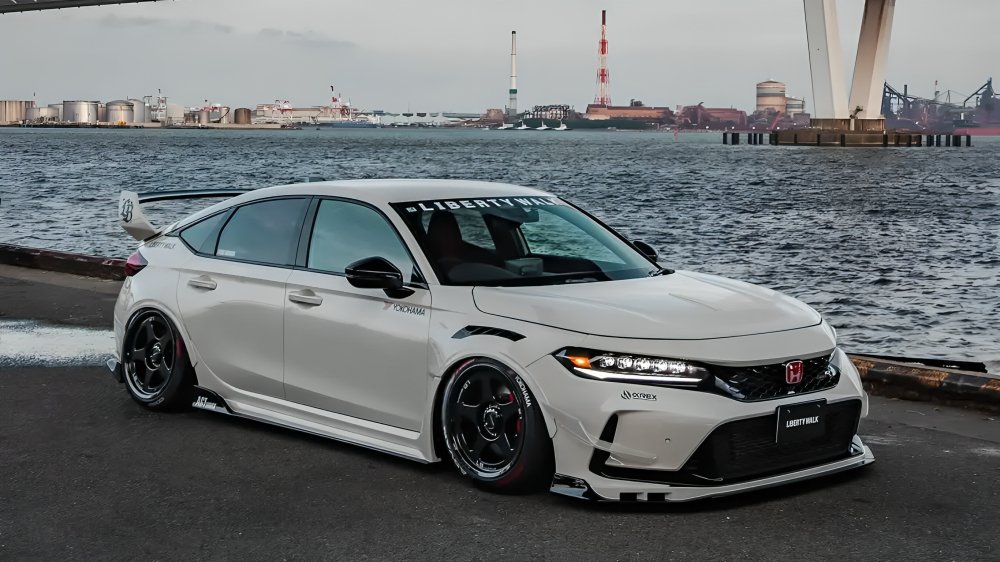 Liberty Walk Honda Civic Type R recibe una preparación más discreta con suspensión rebajada, nuevas llantas y detalles aerodinámicos de inspiración JDM.