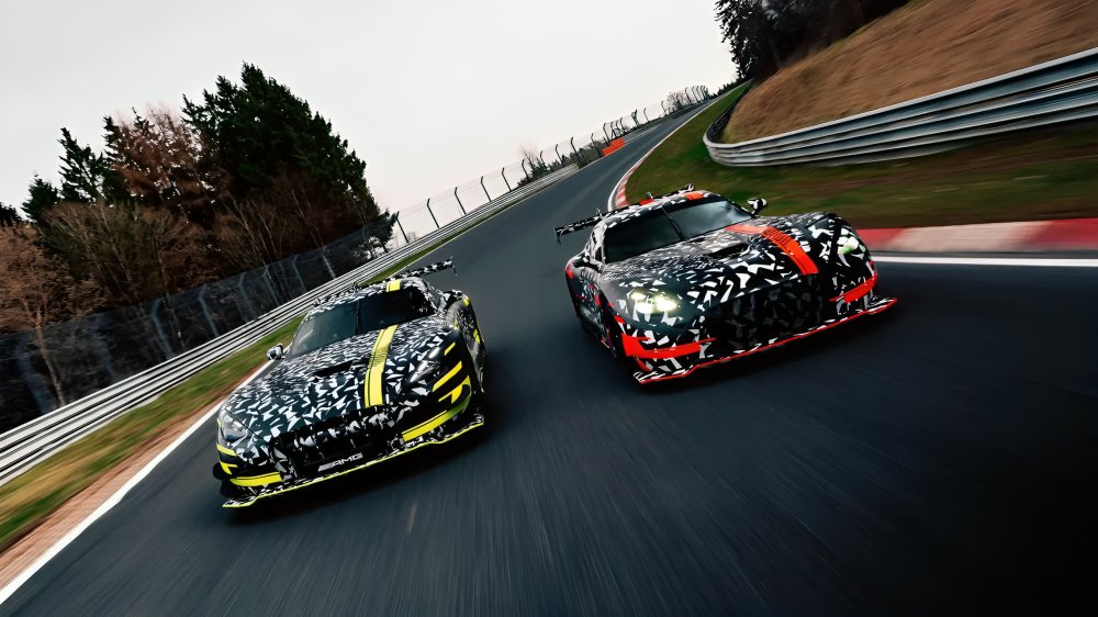 El nuevo Mercedes-AMG GT Black Series fue fotografiado en pruebas de carretera en España, luciendo un llamativo kit aerodinámico de estilo racing.