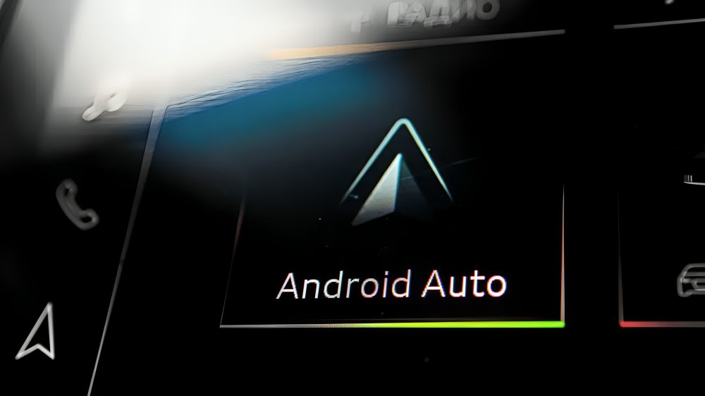 Android Auto 17.3 actualización corrige cierres inesperados, desconexiones y fallos de música. Conoce las mejoras y cuándo llegará a tu dispositivo.