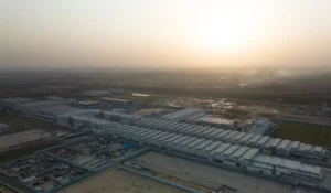 Instalaciones donde **Suzuki inaugura planta en Kharkhoda para producir el e-VITARA 2026