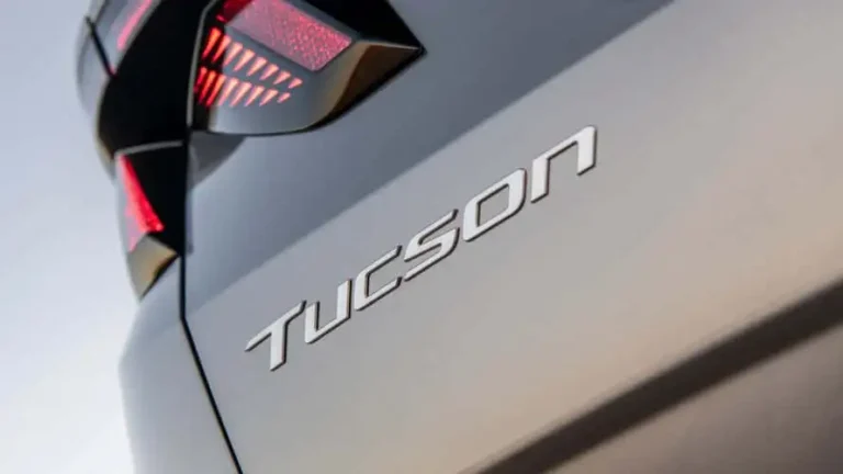 Prototipo de pruebas camuflado donde **se ha visto el nuevo SUV Hyundai Tucson con un rediseño audaz