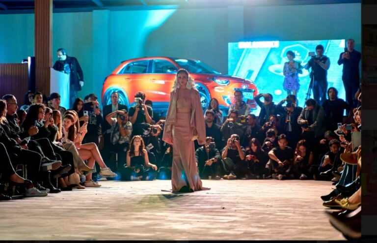 Presentación de la colección Intersticio en Quito Fashion Night, colaboración entre FIAT y la diseñadora Blesk