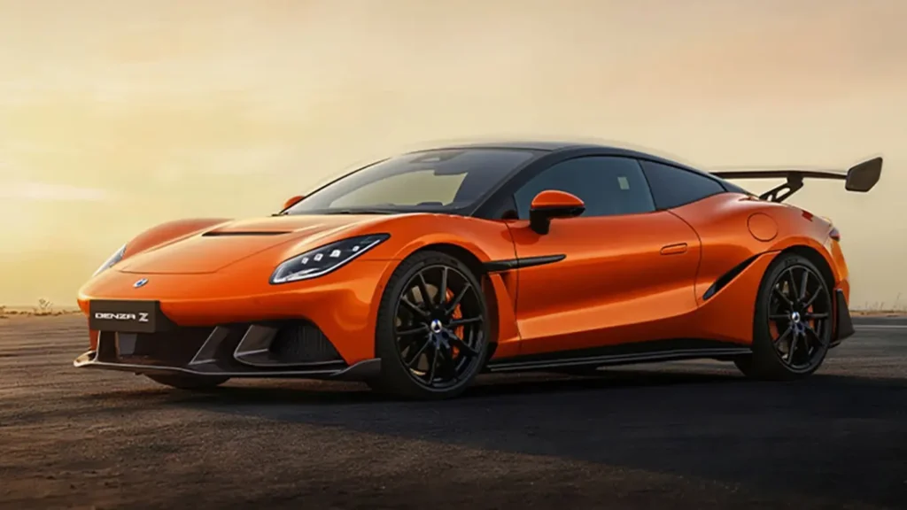 El coche cupé de alto rendimiento Denza Z de color llamativo exhibiéndose en una pista de carreras asfaltada, ilustrando el superdeportivo eléctrico Denza Z.