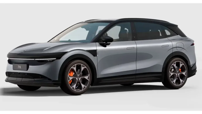 El crossover Zeekr 7X cruzando de costado un pasillo estrecho de obstáculos logrando el récord mundial en drifting eléctrico.