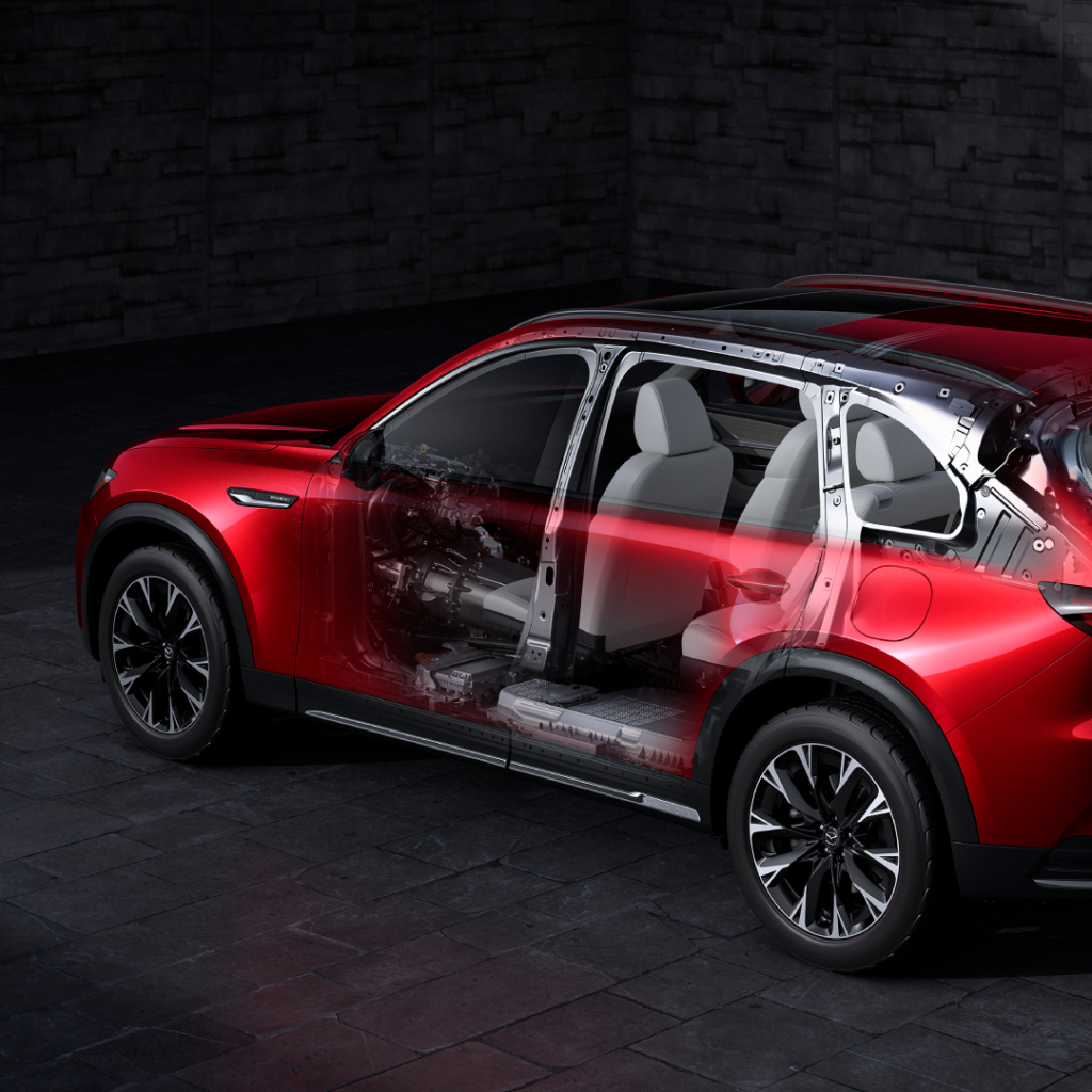 Motor de combustión con la tecnología SKYACTIV de Mazda expuesto sobre un chasis aligerado.