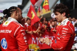Monoplaza de Ferrari durante una carrera de la Fórmula 1 2026 mientras el equipo analiza su evolución en la temporada.