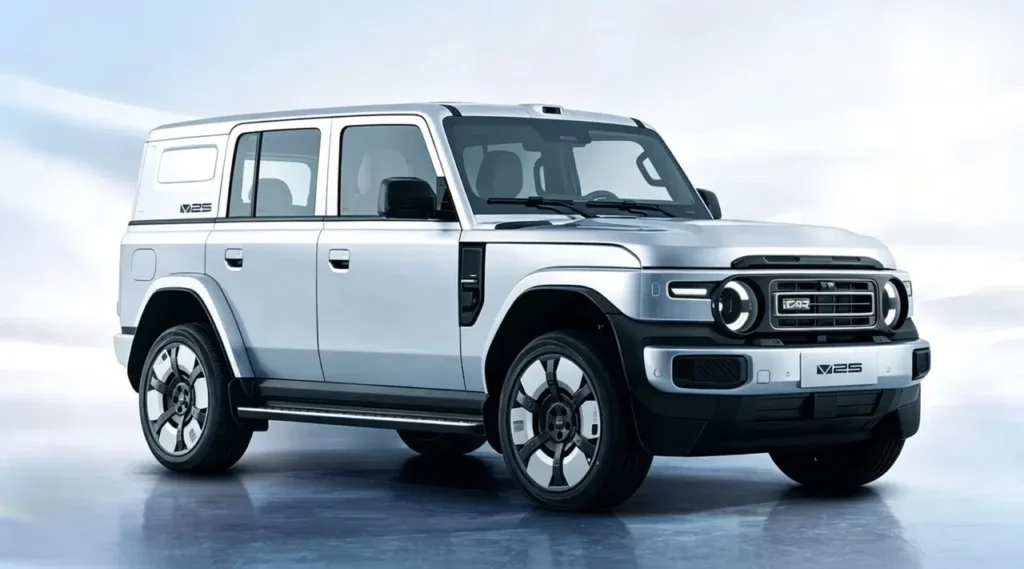 Vista frontal y lateral del SUV iCaur V25 con diseño todoterreno similar al Toyota Land Cruiser FJ de Omoda