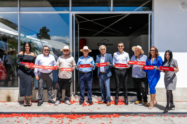 Grupo Roldán abre un nuevo concesionario de SANY en Sangolquí con inversión de USD 100.000. Conoce la expansión de maquinaria pesada en Ecuador.