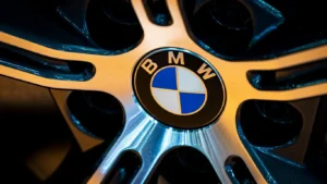 Prototipo de alto rendimiento de la edición especial del BMW M2 en circuito cerrado.