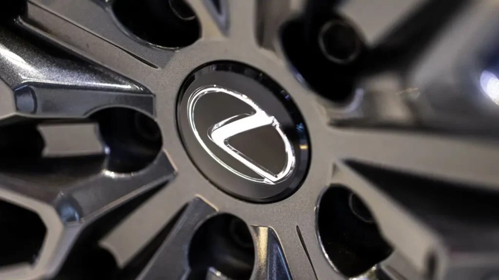 Novedades de confort y actualización del Lexus GX550 en pista todoterreno.