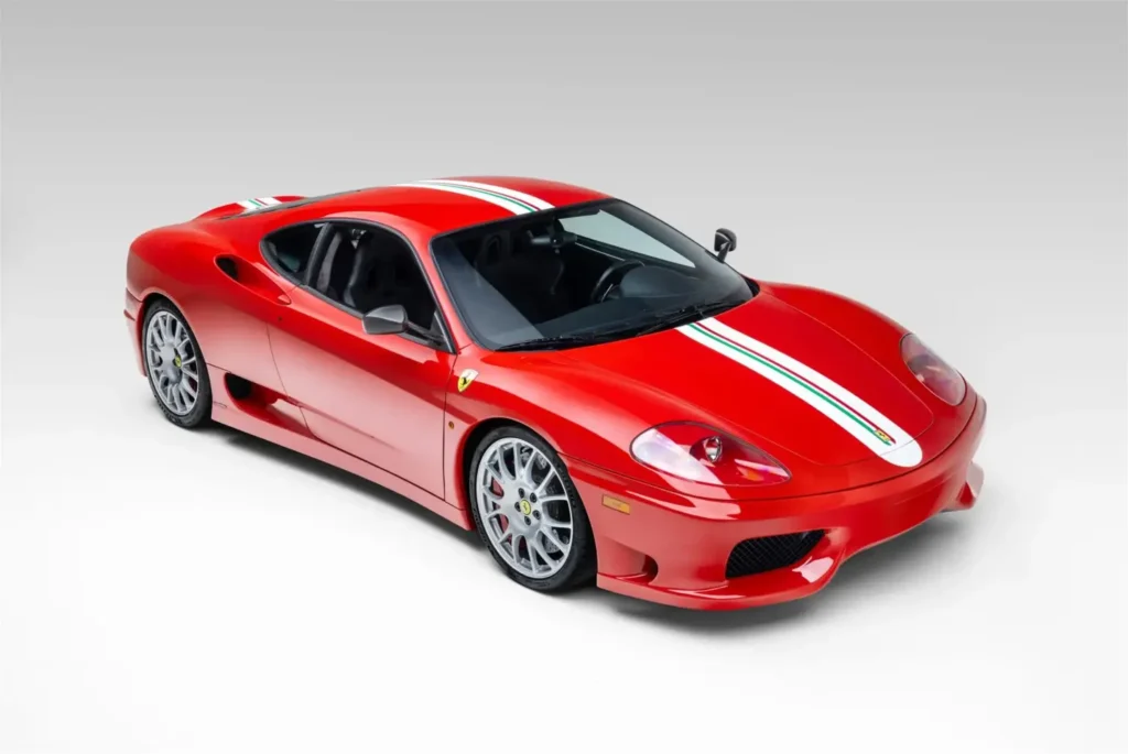 Deportivo italiano color Rosso Corsa en un evento donde Bring a Trailer subasta un Ferrari 360 Challenge Stradale