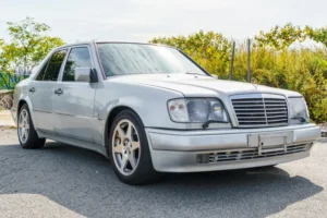 Mercedes E500 Limited de 1994 sale a subasta en Bring a Trailer