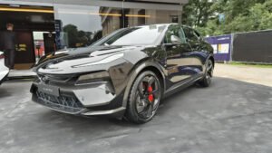 Lotus presenta los nuevos Lotus Eletre y Emeya 900 GOLD con 918 CV, chasis reforzado y frenos de 10 pistones. Conoce sus precios y especificaciones.