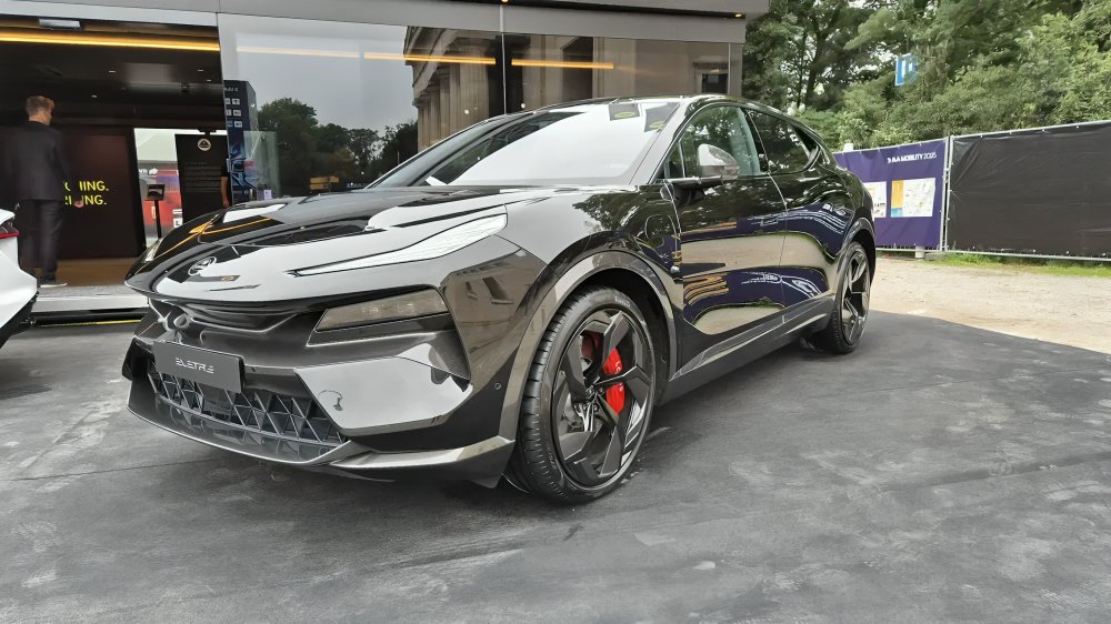 Lotus presenta los nuevos Lotus Eletre y Emeya 900 GOLD con 918 CV, chasis reforzado y frenos de 10 pistones. Conoce sus precios y especificaciones.