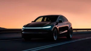 Unidad de los robotaxis de Tesla realizando pruebas de transporte autónomo de pasajeros en Las Vegas.