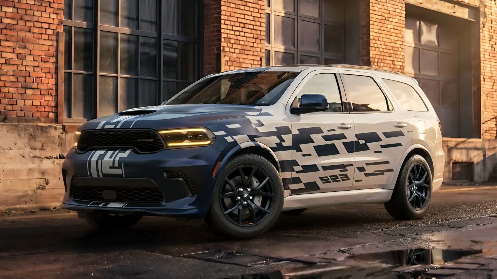 Dodge presentó el programa Color Jailbreak y el prototipo Durango R/T 392 Smokescreen para ampliar la personalización de color en Charger y Durango.