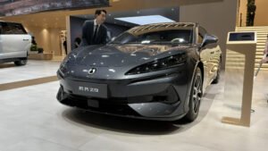 Denza debuta en el Salón del Automóvil Británico de Farnborough con el BAO 5 y el Z9GT, tras su lanzamiento oficial en Goodwood el pasado julio.