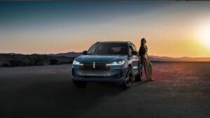 El Lincoln Corsair 2027 regresa a EE. UU. procedente de China. Descubre su motor híbrido de 305 CV, tracción integral de serie y precio desde 48.790 dólares.