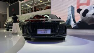 El Hongqi H5 renovado llegará a Rusia a finales de 2026 con 218 CV, consumo de 6.6 l/100 km y un habitáculo tecnológico completamente rediseñado.