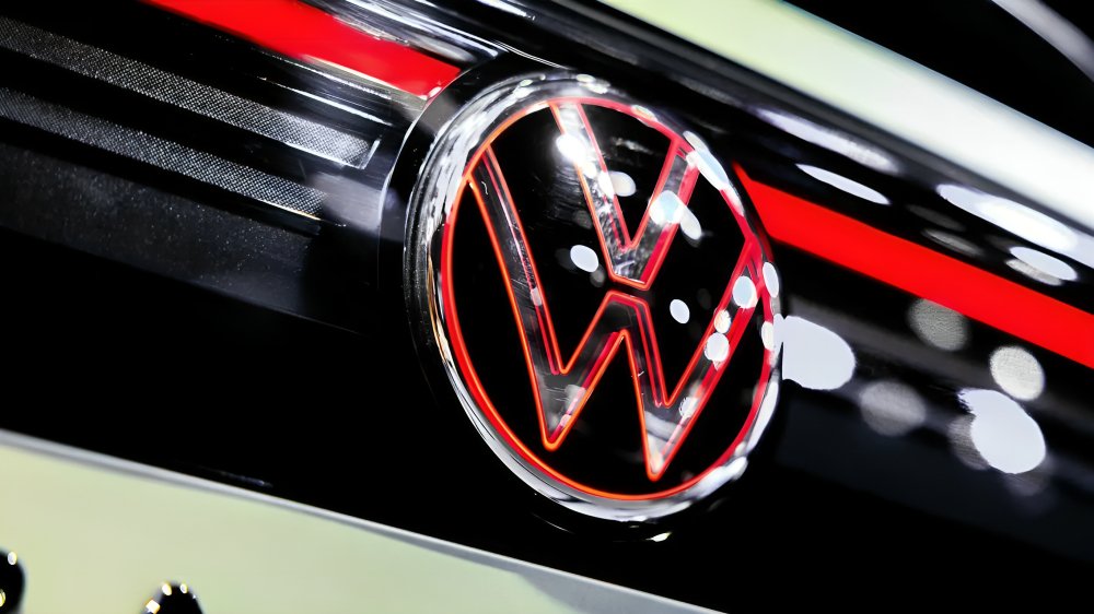 Volkswagen presenta la camioneta Volkswagen Tukan: arquitectura MQB, eje rígido con ballestas, opciones híbridas y fabricación en Brasil desde 2026.