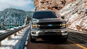 Ford podría reintroducir el motor V8 de 5.0 litros en la F-150 King Ranch y Platinum 2027, mientras elimina el EcoBoost 2.7 por un nuevo motor 3.0.
