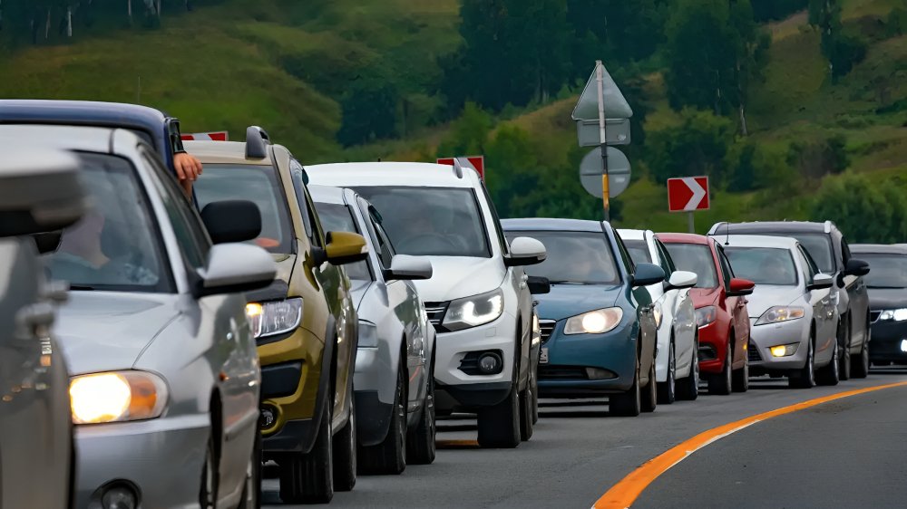 Ford, GM y Stellantis alertan sobre la revisión del T-MEC: temen un costo anual de 2.000 millones de dólares por el nuevo requisito de componentes estadounidenses.