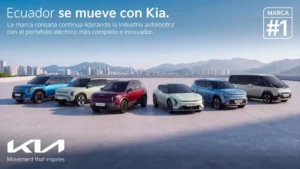 Vehículo eléctrico recargando en estación donde **Kia se posiciona como líder en ventas de vehículos eléctricos en Ecuador durante julio