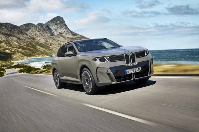 Evolución de la tecnología BMW X5 en el diseño del salpicadero y la cabina digital.