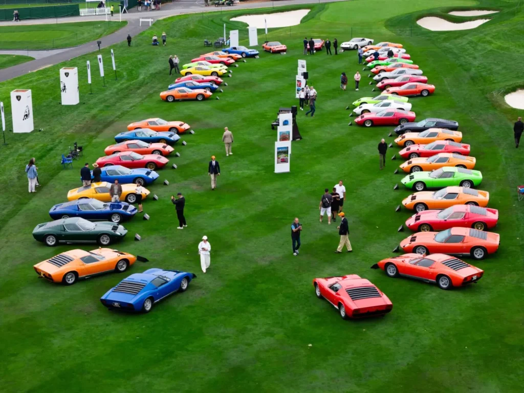 Exposición del Lamborghini Miura en el evento de autos clásicos de Pebble Beach.