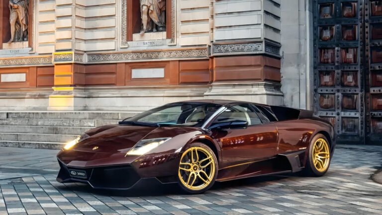 RM Sotheby's subastó un raro Lamborghini Murciélago SV con transmisión manual de seis velocidades. Descubre los detalles y especificaciones de este V12.
