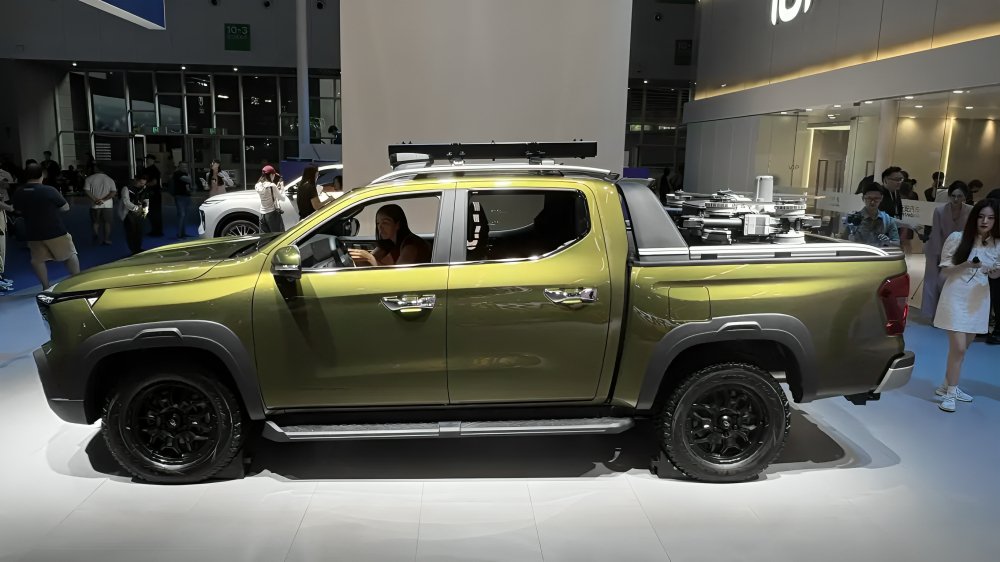 Changan presenta en Rusia el Changan Hunter Plus diésel con motor Isuzu, ballestas traseras y 975 kg de carga. Conoce sus datos técnicos y competidores.
