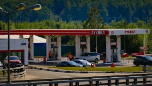 Análisis financiero y tasa de interés de referencia frente a los costes de combustible.