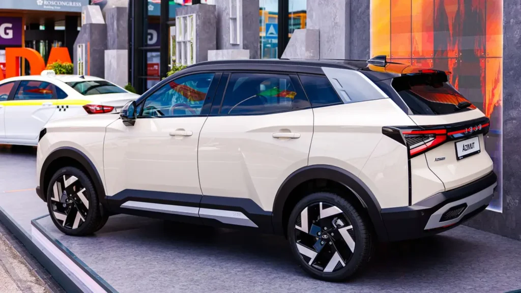 Preparativos industriales y ensamblaje del nuevo crossover LADA Azimut en planta.
