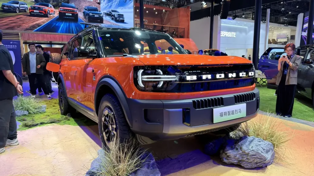 Vehículo Ford Bronco Basecamp EREV híbrido enchufable, diseño todoterreno, batería 49 kWh, autonomía WLTP hasta 900 km, versión oficial para Australia y Nueva Zelanda