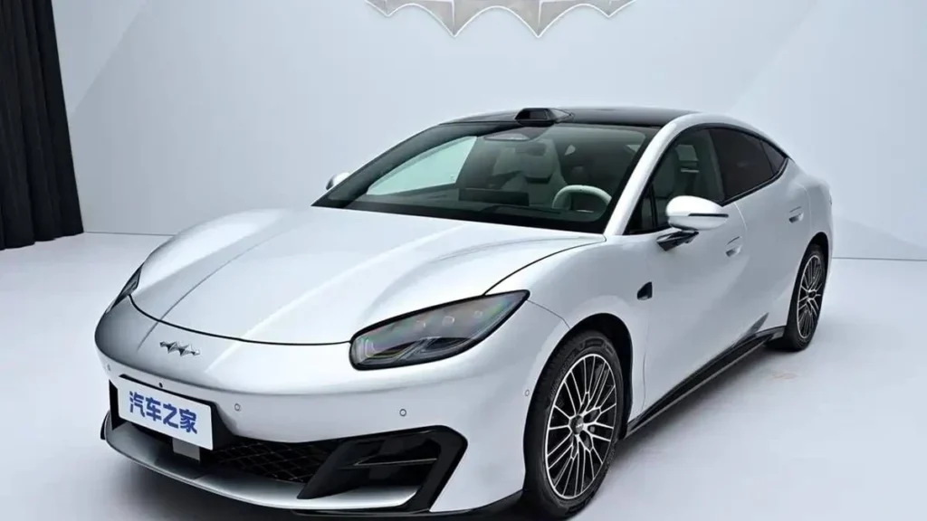 Fangcheng S GT de BYD, berlina deportiva eléctrica con carga a 800 voltios