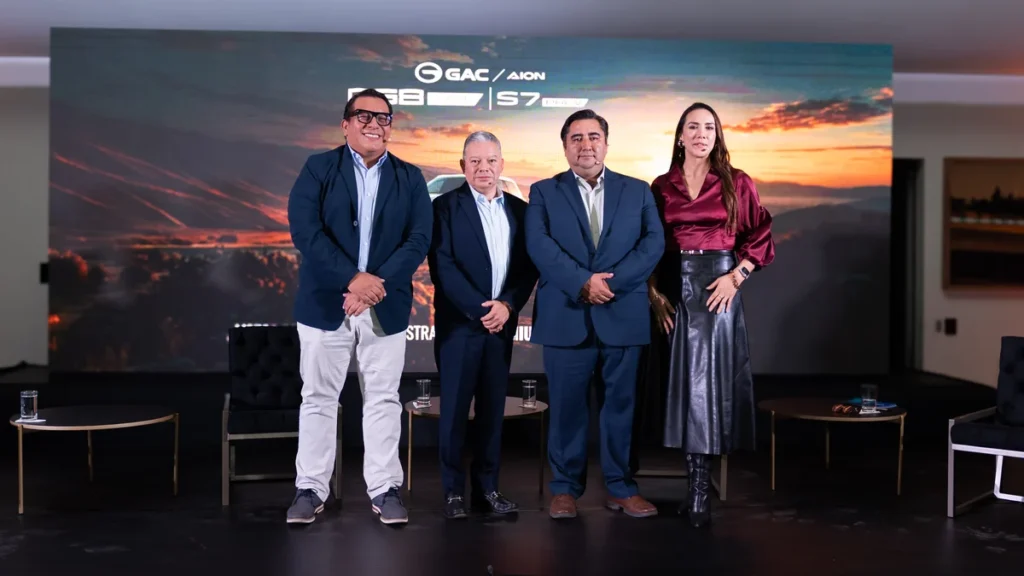Ejecutivos de GAC Ecuador y LATAM Pass en la presentación de la alianza