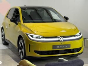 Llantas y carrocería del vehículo sobre el cual los usuarios registran Volkswagen ID Polo pedidos en el concesionario.