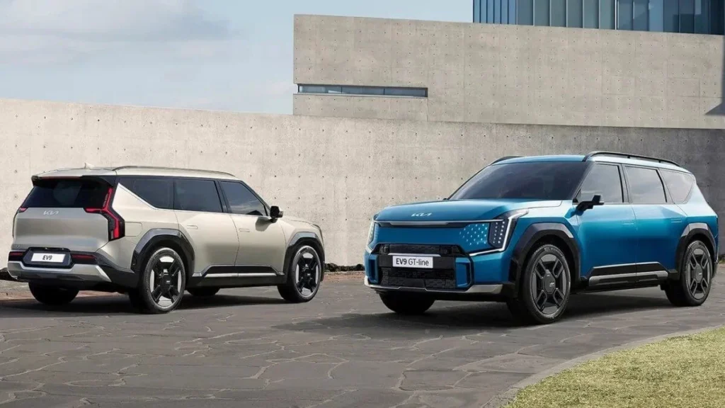 Kia EV9 cargando en un punto de carga rápida, comparativa 800V frente a 400V