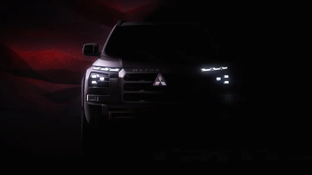 Nueva camioneta pick-up Mitsubishi L200 en prueba de manejo todoterreno