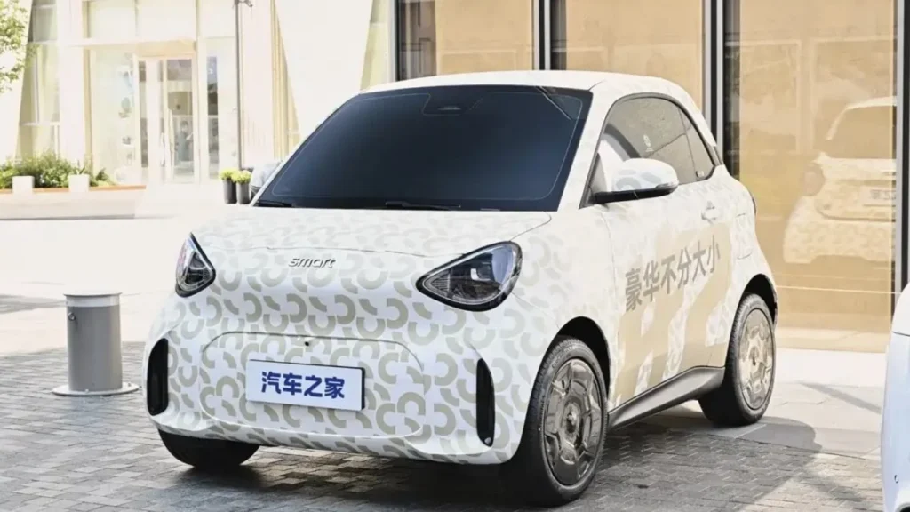 Diseño del nuevo vehículo eléctrico urbano biplaza smart #2 en color bitono