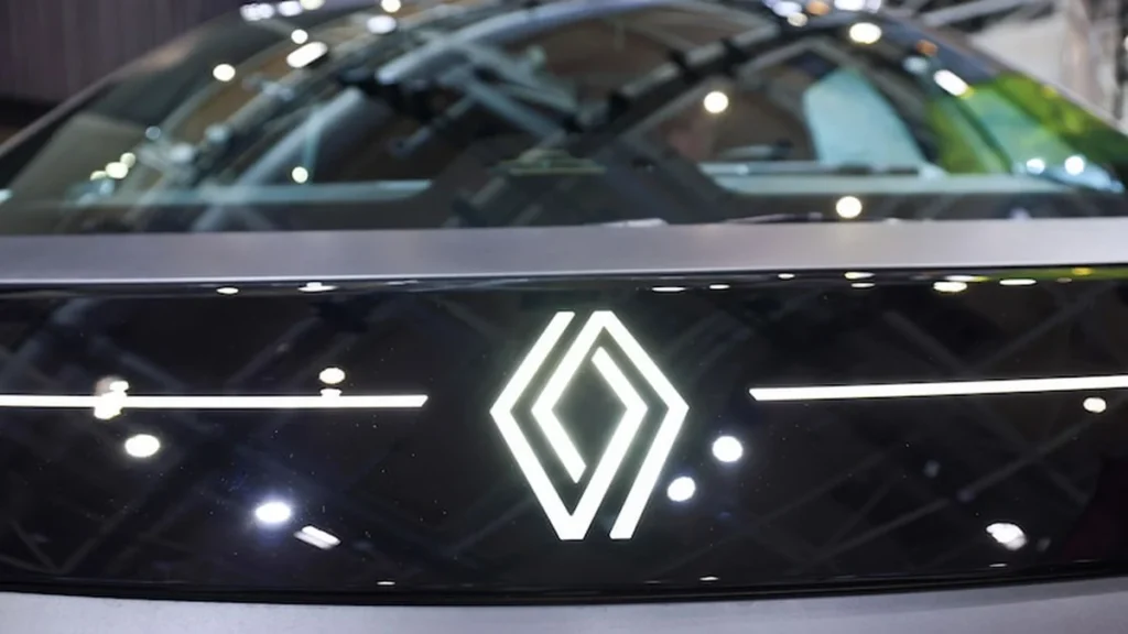 Furgoneta eléctrica de Renault, representativa de la ofensiva eléctrica de la marca junto a Geely