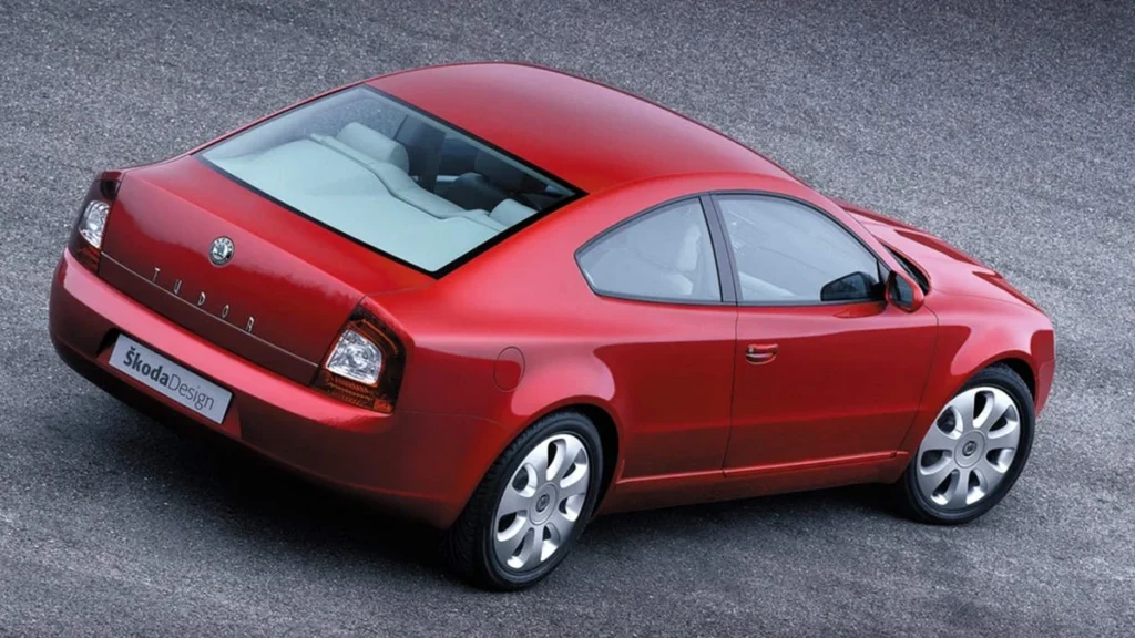 Skoda Tudor Concept, cupé rojo de cuatro plazas presentado en Ginebra en 2002