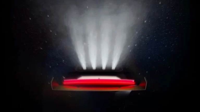 Tesla Roadster descapotable deportivo de color rojo en exhibición oficial