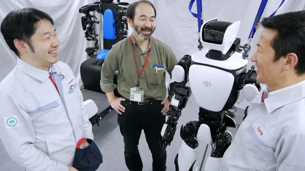Brazos robóticos ensamblando vehículos en una planta de Toyota