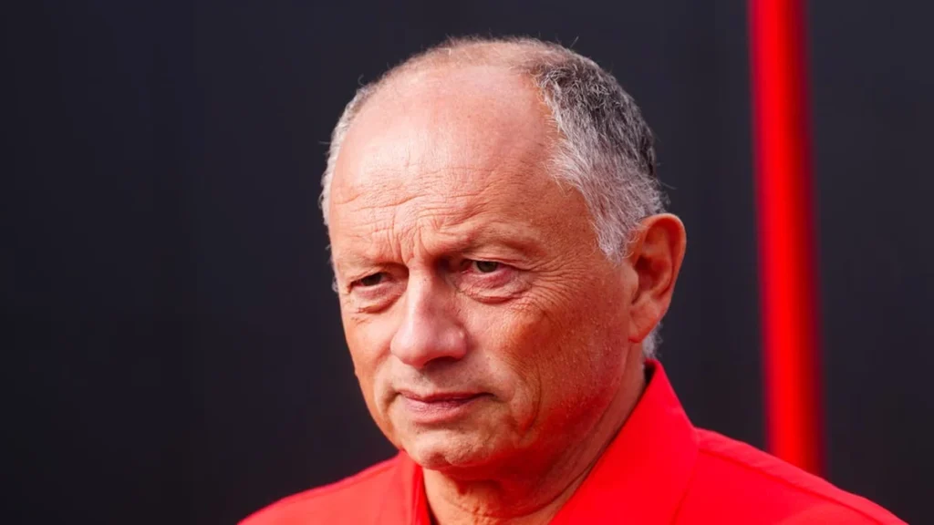 Frédéric Vasseur, jefe de Ferrari, en el pitlane durante un Gran Premio de Fórmula 1