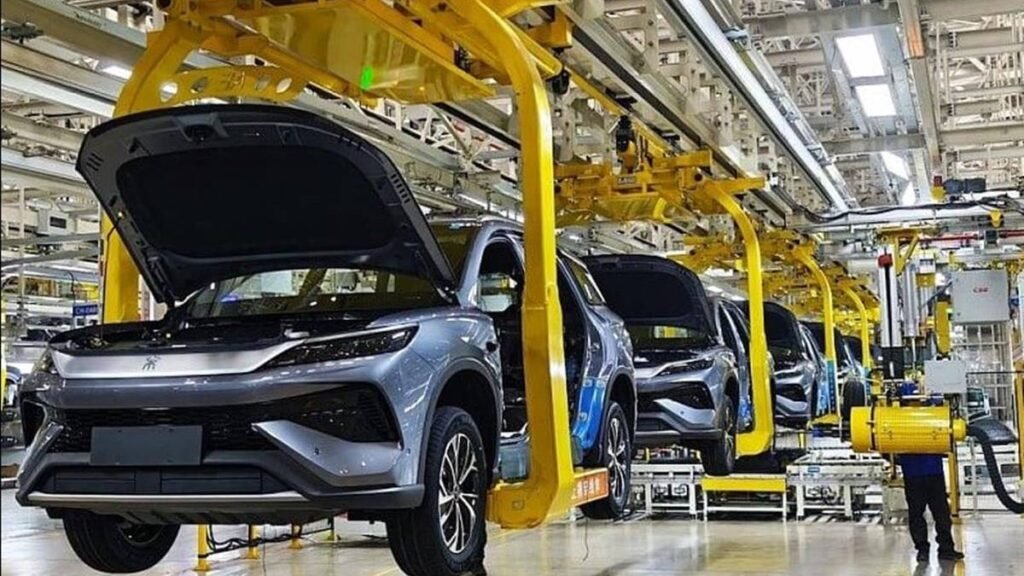 Los coches eléctricos chinos cuestan 10.000 euros menos de fabricar